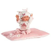 Muñeco Llorens articulado 26 cm - Recién Nacidos muy suaves - Bebita Say Boo Boo! con cojín