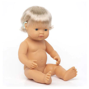Muñeca Bebé Niña Caucásica con Implante Auditivo 38cm con conjunto