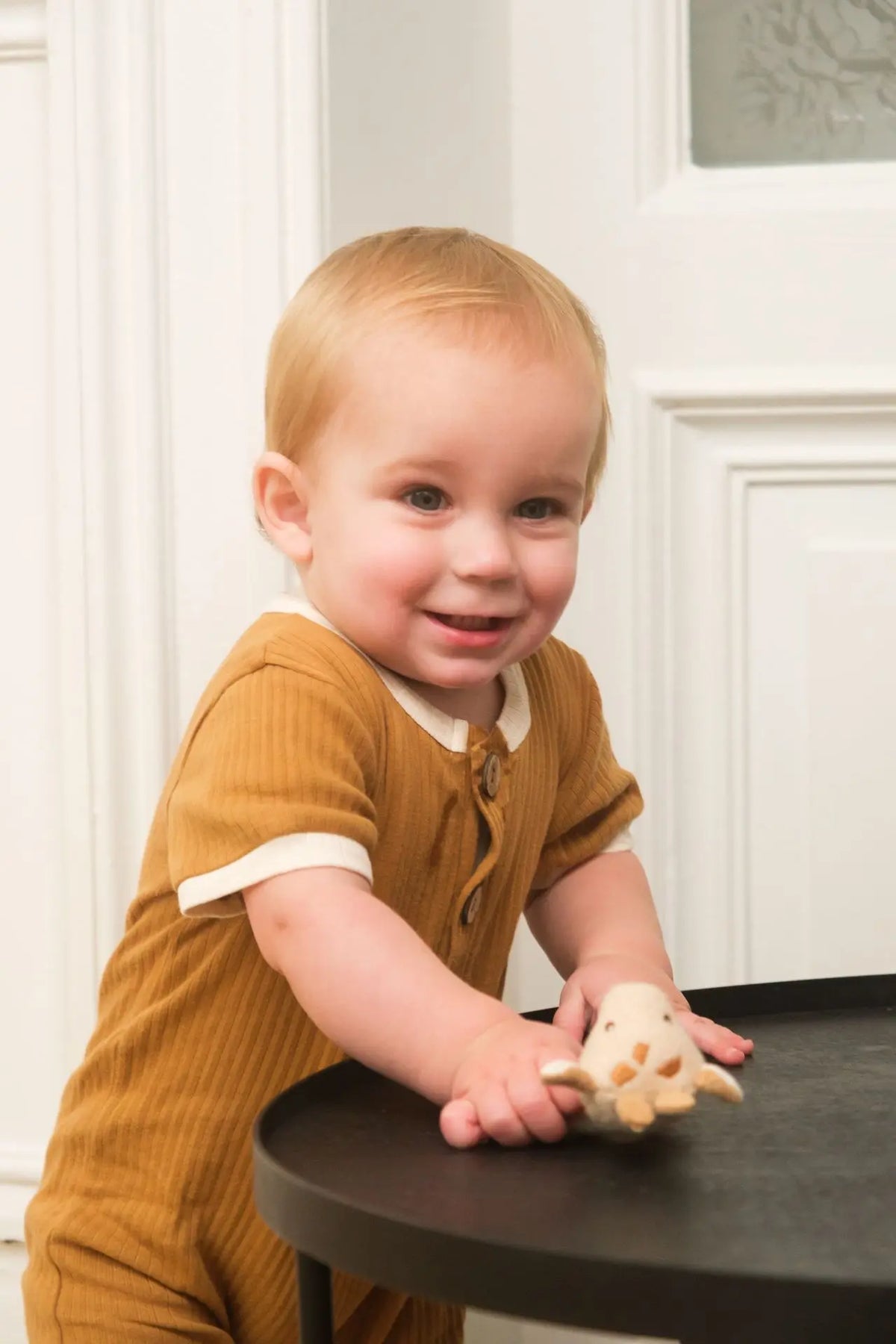 Leonie the giraffe doudou and rattle gift set