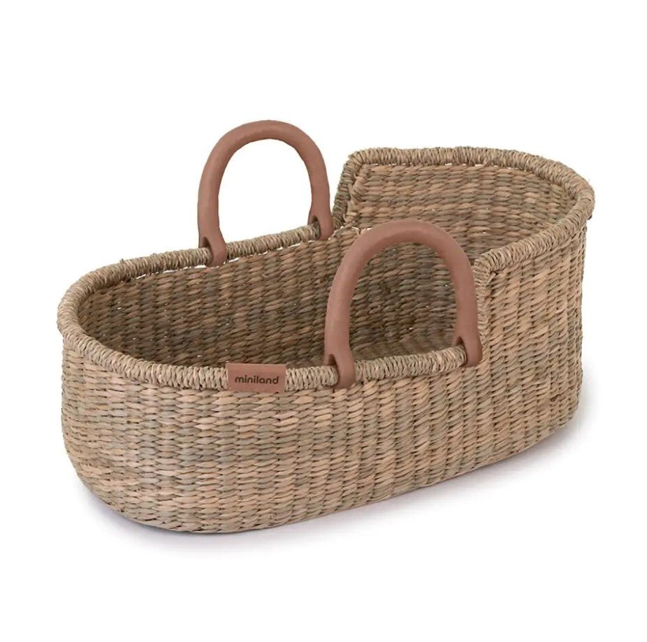 Cesto portabebés de rattan accesorio para muñeco