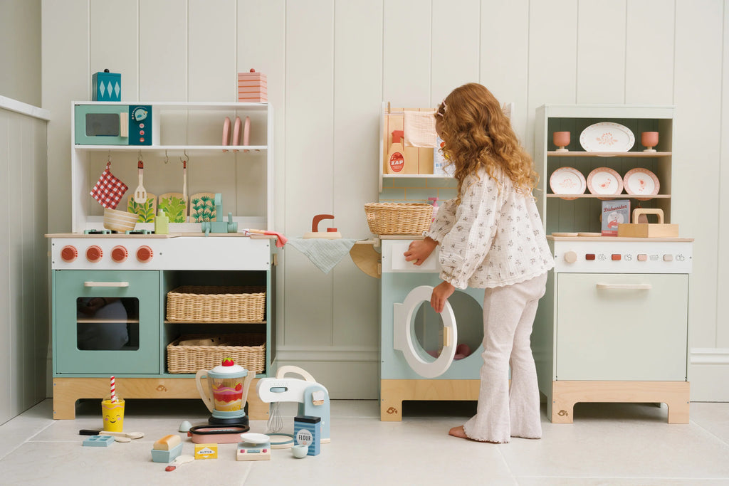 Kitchen Dresser And Dishwasher