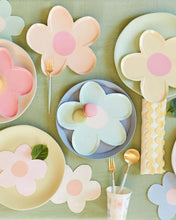 Daisy Shaped Plates