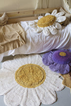 White Daisy Rug