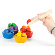 Cuencos y bellotas de madera